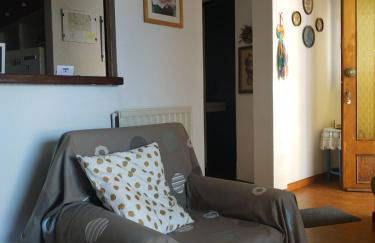 Violet Bedroom and Apartment - Photo 8