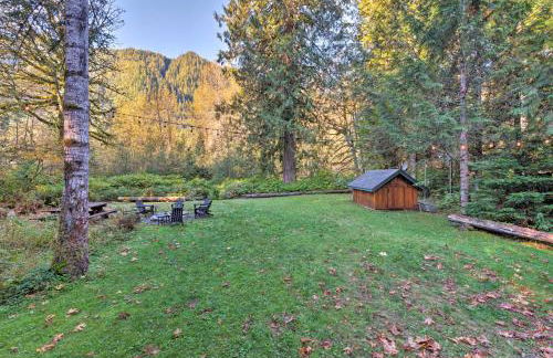 Riverfront Cabin with Hot Tub 2 Mi to Eagle Falls - Foto 27