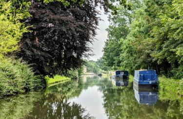 Narrow Escape - 50ft Boat on the Grand Union Canal, near Tring - Photo 6