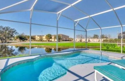 Spacious 3 bedroom pool home with lake view - Foto 23