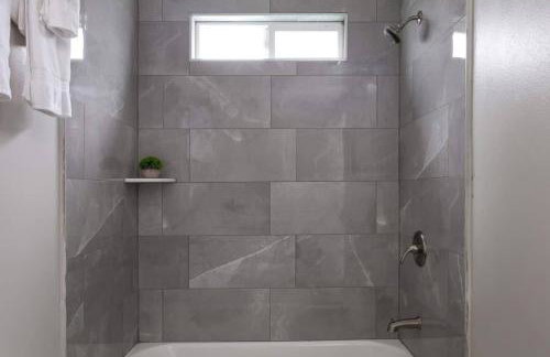 Modern 4BR Stay Premium Beds & Full Kitchen - Foto 54