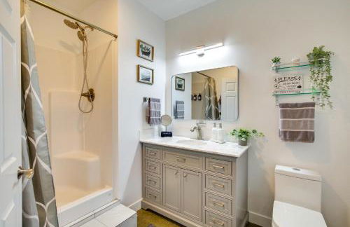 Chic and Modern Snohomish Hideaway on a Working Farm - Foto 24