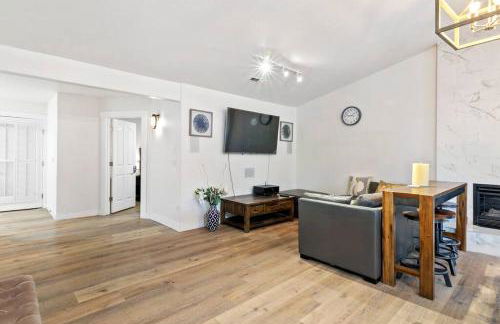 Tranquil Riverfront Retreat - Foto 10