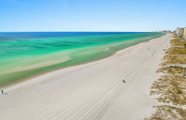 Spectacular 3br 4ba w/ Private Pool, 2 Min Walk to Beach - Sleeps 15! - Foto 48