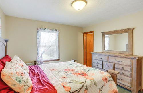 Quiet Greenwich Home with Pool and Screened Porch! - Foto 16