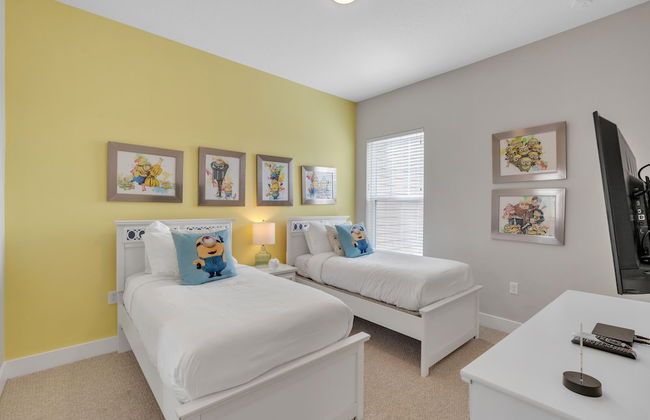 Elegant Townhome Near Disney â Private Suites! 4 Bedroom Townhouse by RedAwning - Photo 5