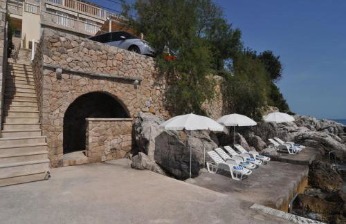 Holiday home Marina- beachfront, sea view and free parking - Photo 1