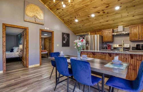 Country Cabin, Fenced area for pets, Hot Tub, Arcade!!! - Foto 17