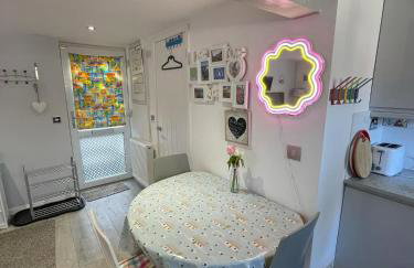 Magnolia Passageway to the Jurassic Coast. - Foto 3