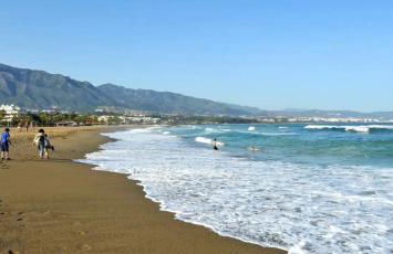 Charming Andalusian-Style Beach Villa - Foto 45