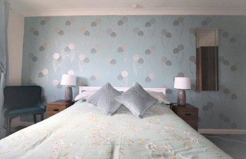 3 Bed Semi - Sleeps 5 - Private Garden & Parking - Quiet Cul De Sac Location - Dog Friendly - Fast Wifi - Close to Motorway Access - Foto 10