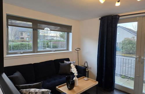 Modern Stirling Apartment - Free Parking - Photo 9