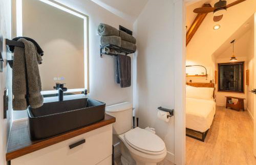 Artisan Oasis-hot Tub Fire Pit 8bd Whole House - Photo 35