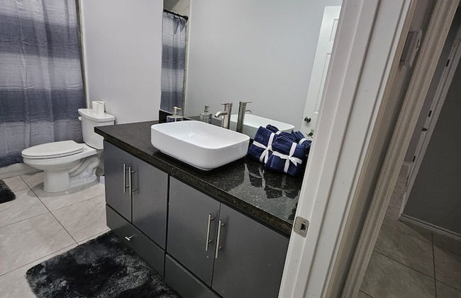 Elegant Apartment 10 min to Mercedes Outlets - Foto 15