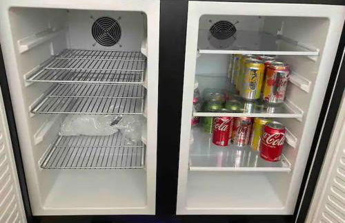 Serene Modern Home Backdoor with great WiFi, games, movies, patio seating and bbq Easy Access to North Joshua Tree National Park in 10 minutes - Foto 80