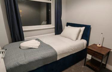 Bright 4BR Home, Outdoor Garden, Easy Parking - Foto 24