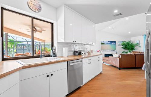 Pelican Paradise! Waterfront, BBQ, Heated Pool, King Bed, Luxury, Family Fun & More - Foto 19