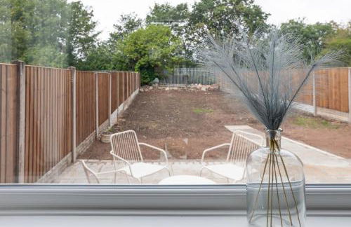 4 Bed Home sleeps 7 close to Cheshire Oaks Princes Rd - Photo 40