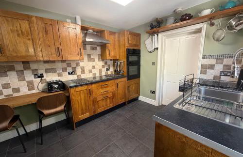 Smart & Comfortable 3-bedroom Victorian house - Photo 9