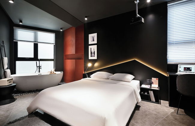 Kin Wander Tan Binh, The Mountain - Photo 1