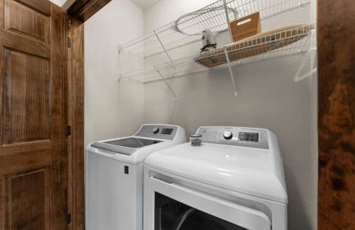 Hickory Hideaway with Communal Pool Access - Photo 68