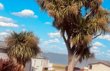 Beautiful caravan at Kent coast with wrap around decking and free WiFi sleeps 6 - Foto 7