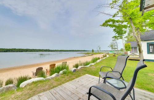 Sandy Beach and Sunset Views Cedarville Cabin 3! - Foto 18