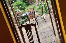 Lovely artist's home ecently refurbished - Photo 33