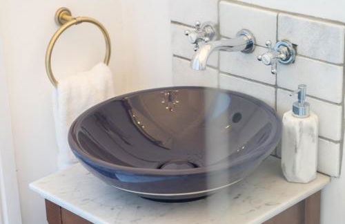 Signature Beachfront Home, Panoramic Sea Views & Marble Fireplace - Foto 21