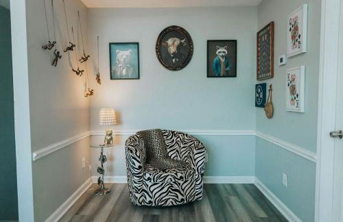 Beautiful Updated Home with Pool - Foto 25