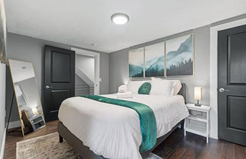 Upscale 2 Story Apartment with 8 beds and Free Parking, walkable to S Highland ave - Foto 33