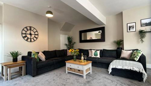 Llangollen High Street - 4 bedrooms - Sleeps 12 - Foto 3