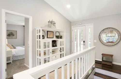 Lakefront Luxury with Private Beach, Sleeps 14 - Foto 42