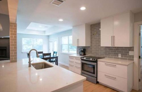 2 Large Bedrooms Open Living Peaceful - Photo 8