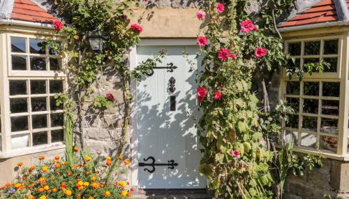 Bute Cottage - Photo 2