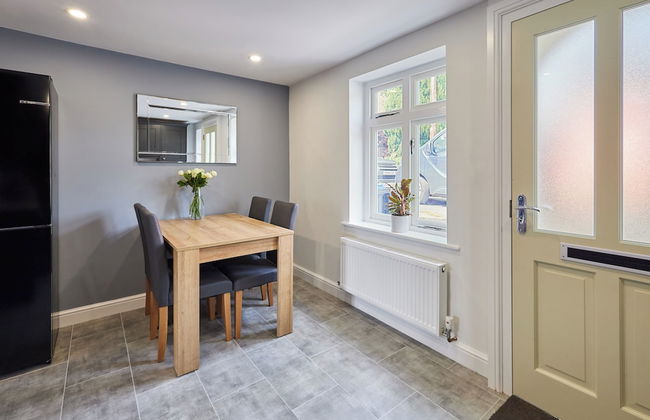 Host Stay Castle View Cottage - Photo 6