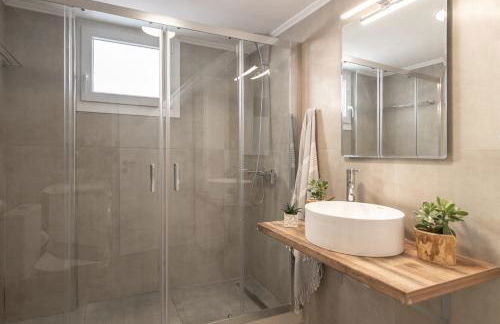 Casa EleMar Villa with Private Yard - Photo 13