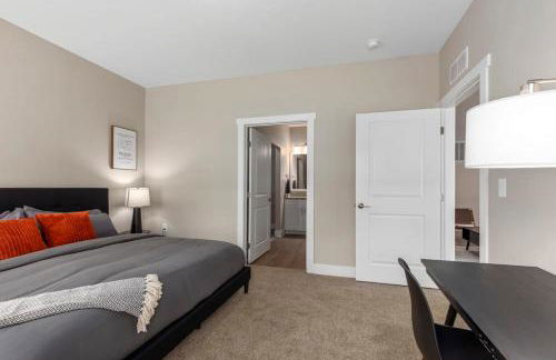 Modern 2BR 2BA New Build Condo with Garage & Patio - Foto 9