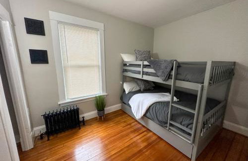 The Allen House - 3 Bedroom - 2 Full Bath - Private Gorgeous Apartment - Sleeps 8 - Foto 16