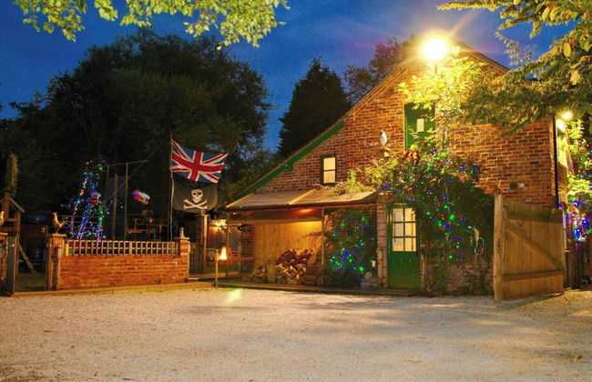 Squirrel Barn. Hi-spec. Hot tub & Wifi. Sleeps 14 - Foto 48