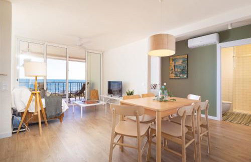 LETS HOLIDAYS Beach front apartment in Gavà Mar, Pine Beach - Photo 17