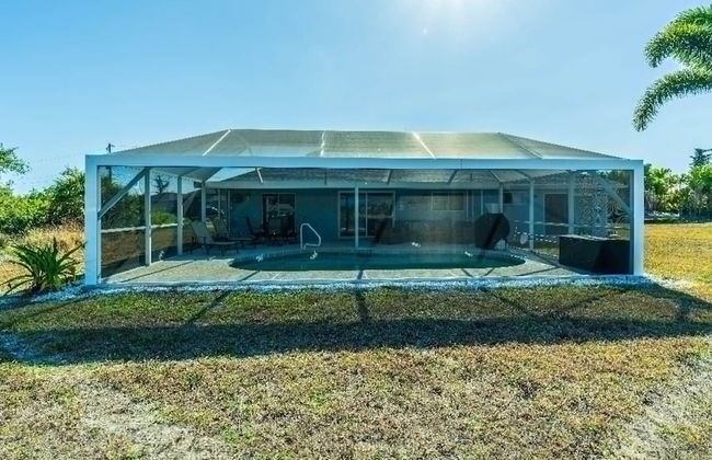 Canal Dreams 3 BR 2 BA Pool Home on the Canal - Photo 7