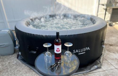 New Lakefront Getaway Private Hot Tub Min to DMC - Foto 1