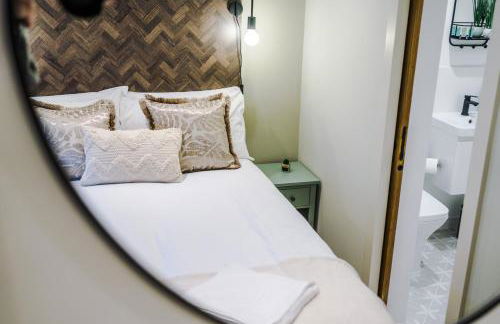 Foden's House by YourStays - 2 Bedroom Cottage in Sandbach with gorgeous dining room extension, High end finish - Foto 42