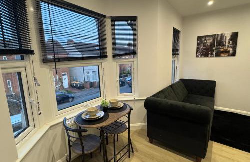 2 Bedroom Home with Free Parking & Fast Wi-Fi - Foto 7