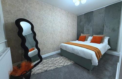 Adeluxe Home - Luxury 2 Bedroom Entire House with Free WiFi, Disney, Netflix and Amazon Prime Included - Foto 2