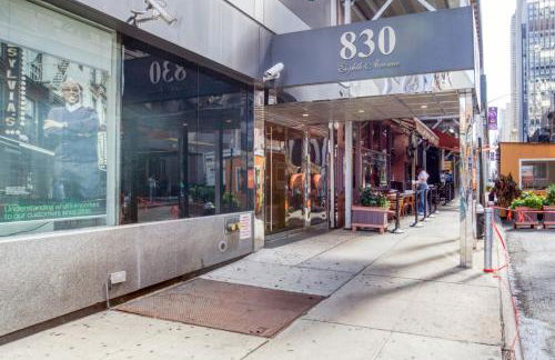 Gorgeous Midtown W 1BR w Gym nr Times Sq NYC-651 - Foto 17