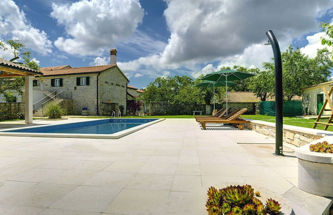 Holiday Home in Rojnici With Private Pool - Foto 21