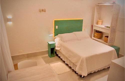 Casa d'Aroeira Residencial Boutique - Centro de Juqueí - Perto de Tudo - 2 quadras do Mar - Serviço de Praia - Roupa de Cama 600 fios algodão Egípcio - Tudo Novo - Estacionamento Interno - Cozinha - Consulte unidades com Ofurô Hidro e Cromoterapia - Foto 13