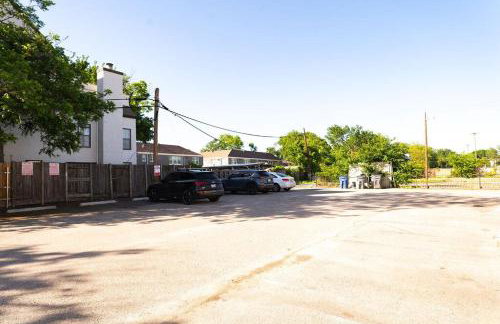 Stylish Downtown Apt - Workspace - Games - Parking - Foto 22